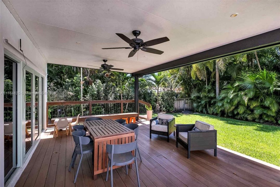 Vendido Recientemente: $1,375,000 (3 camas, 2 baños, 1914 Pies cuadrados)