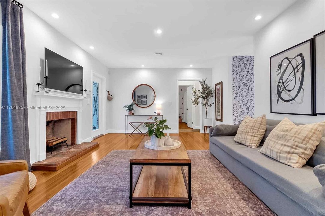 Vendido Recientemente: $1,375,000 (3 camas, 2 baños, 1914 Pies cuadrados)