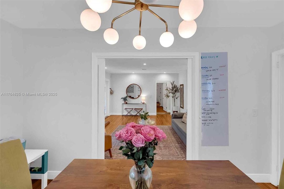 Vendido Recientemente: $1,375,000 (3 camas, 2 baños, 1914 Pies cuadrados)