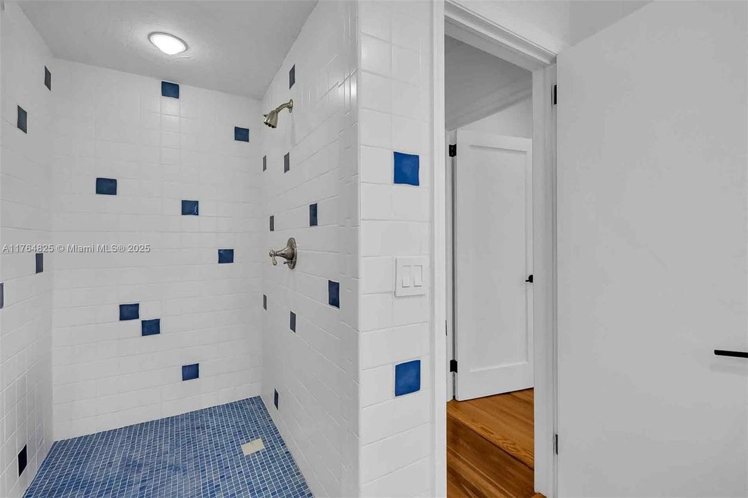 Vendido Recientemente: $1,375,000 (3 camas, 2 baños, 1914 Pies cuadrados)