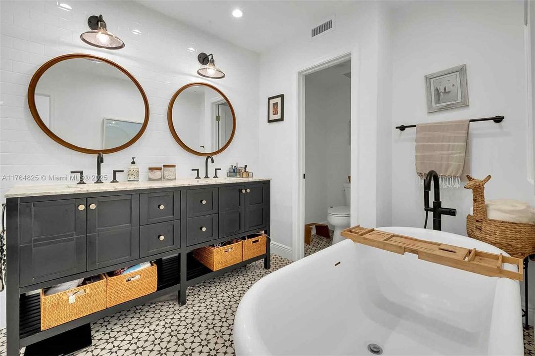 Vendido Recientemente: $1,375,000 (3 camas, 2 baños, 1914 Pies cuadrados)