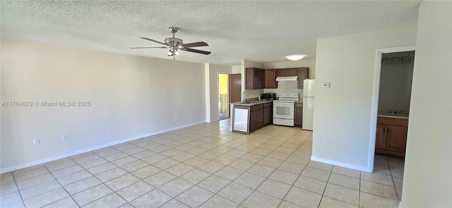 Недавно арендовано: $1,750 (2 спален, 1 ванн, 930 Квадратных фут)