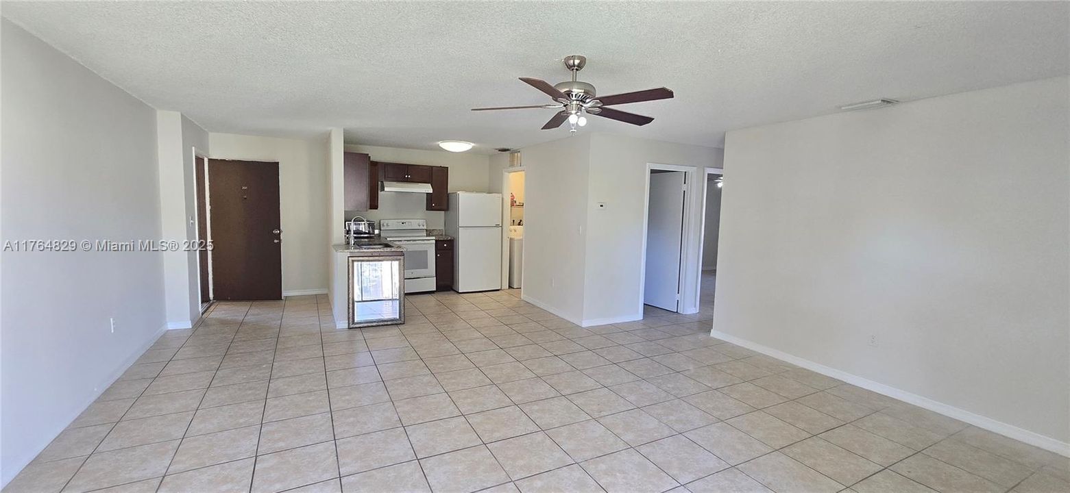 Недавно арендовано: $1,750 (2 спален, 1 ванн, 930 Квадратных фут)