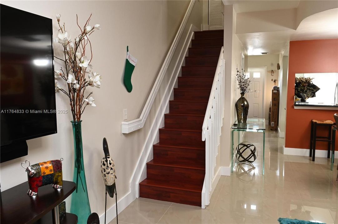 待售: $419,999 (2 贝兹, 2 浴室, 1110 平方英尺)