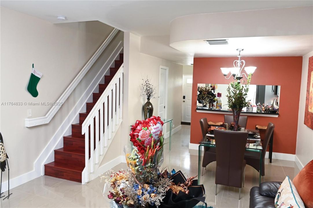 待售: $419,999 (2 贝兹, 2 浴室, 1110 平方英尺)