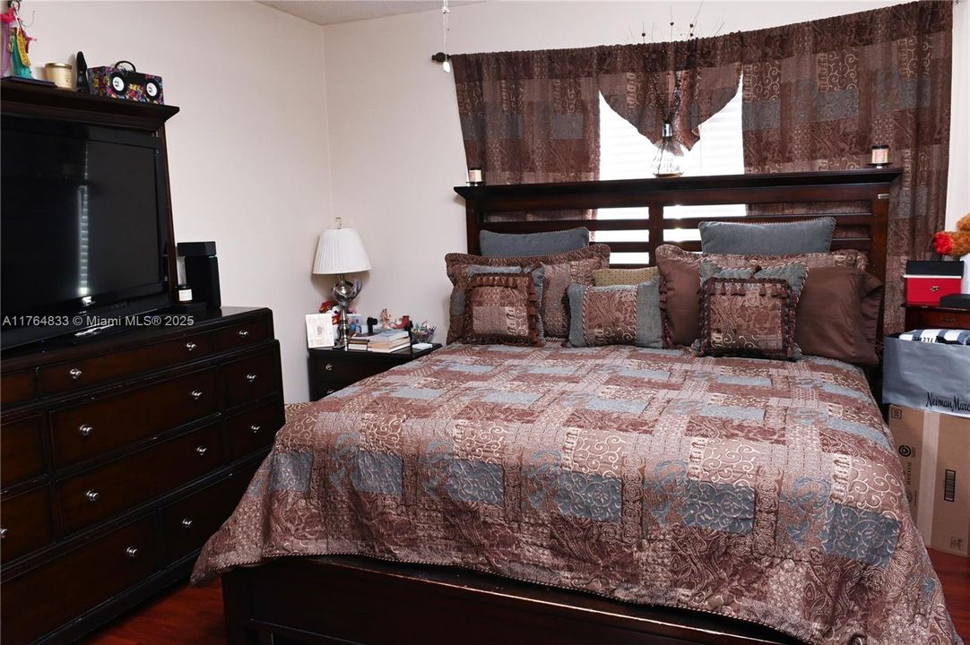 待售: $419,999 (2 贝兹, 2 浴室, 1110 平方英尺)