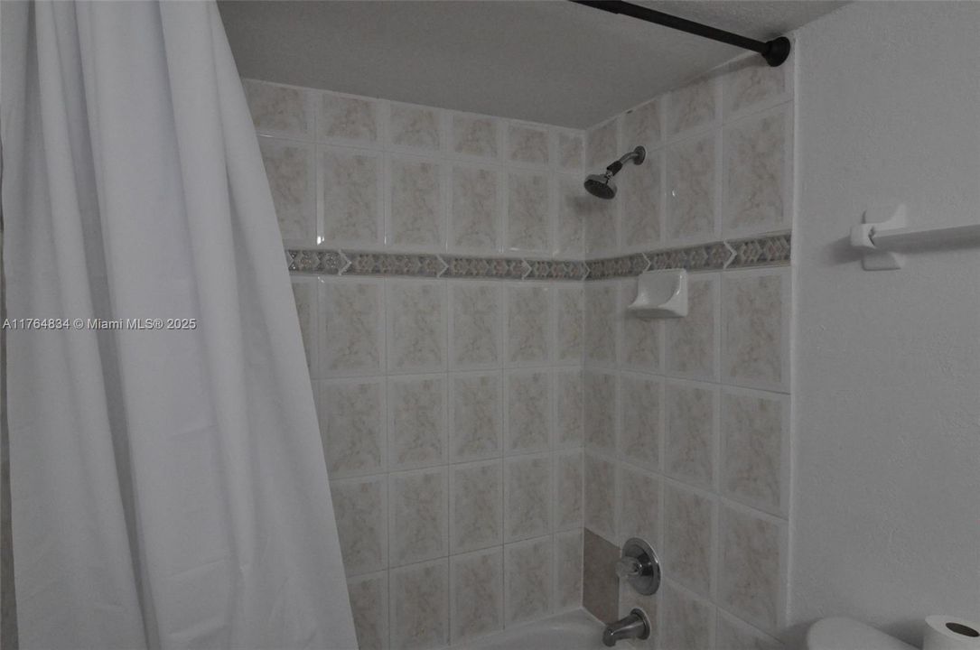 最近售出: $195,000 (2 贝兹, 1 浴室, 770 平方英尺)