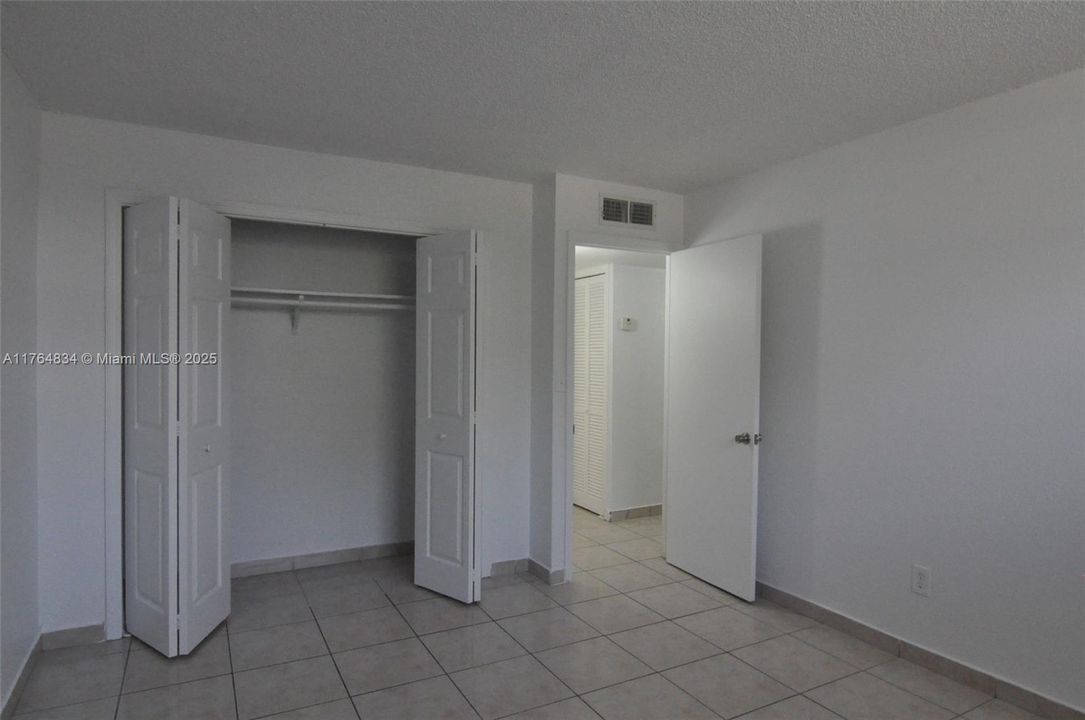 最近售出: $195,000 (2 贝兹, 1 浴室, 770 平方英尺)