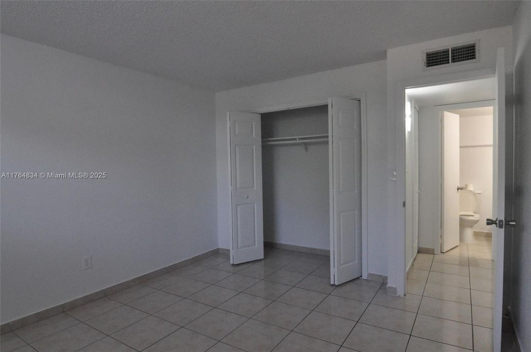 最近售出: $195,000 (2 贝兹, 1 浴室, 770 平方英尺)