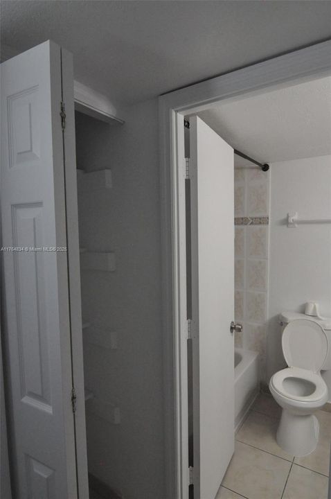 最近售出: $195,000 (2 贝兹, 1 浴室, 770 平方英尺)