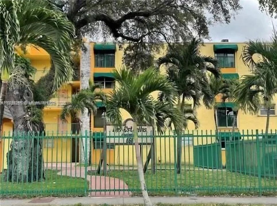 最近售出: $195,000 (2 贝兹, 1 浴室, 770 平方英尺)