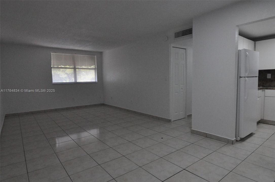 最近售出: $195,000 (2 贝兹, 1 浴室, 770 平方英尺)