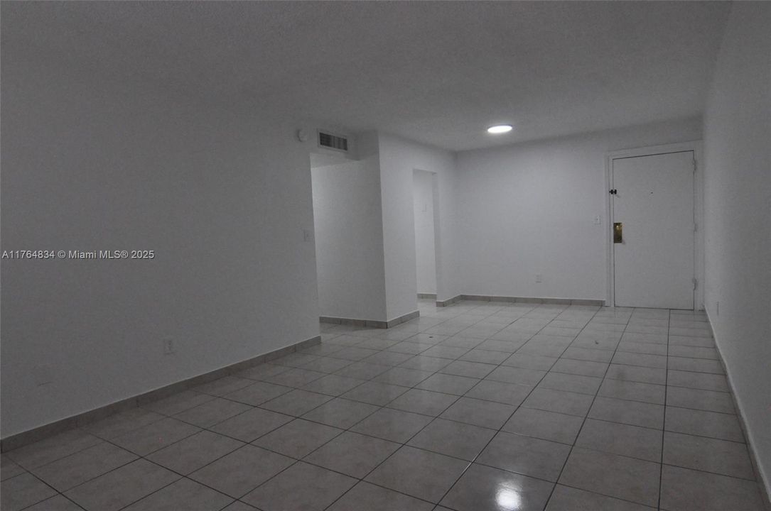 最近售出: $195,000 (2 贝兹, 1 浴室, 770 平方英尺)