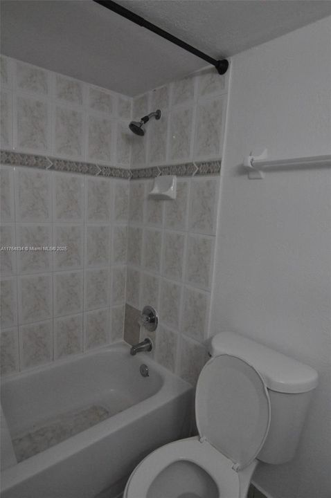 最近售出: $195,000 (2 贝兹, 1 浴室, 770 平方英尺)