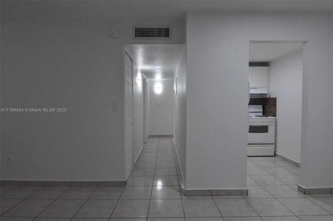 最近售出: $195,000 (2 贝兹, 1 浴室, 770 平方英尺)