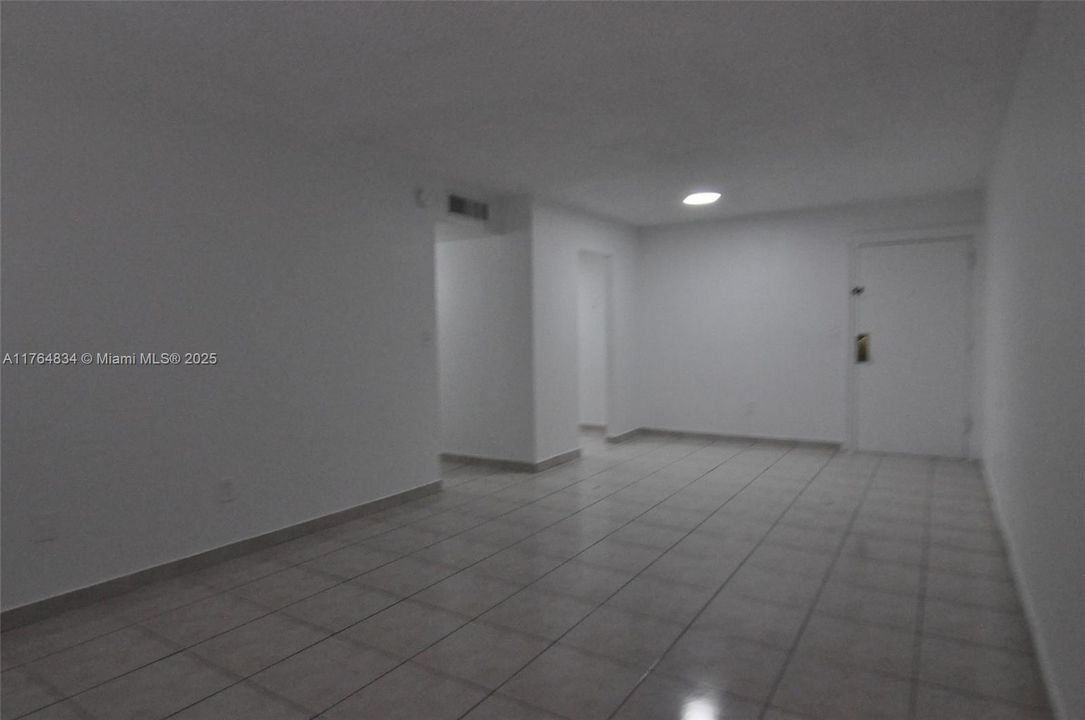 最近售出: $195,000 (2 贝兹, 1 浴室, 770 平方英尺)