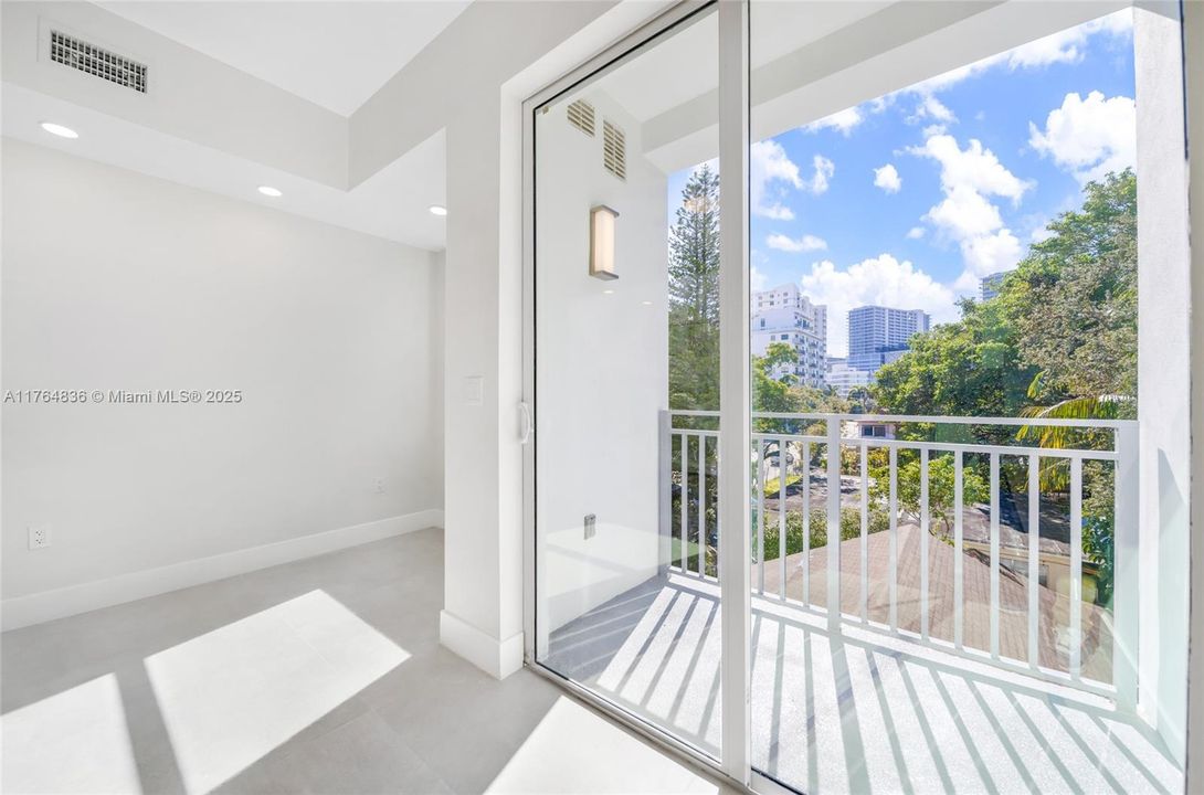 Recently Rented: $1,900 (0 beds, 1 baths, 455 Square Feet)