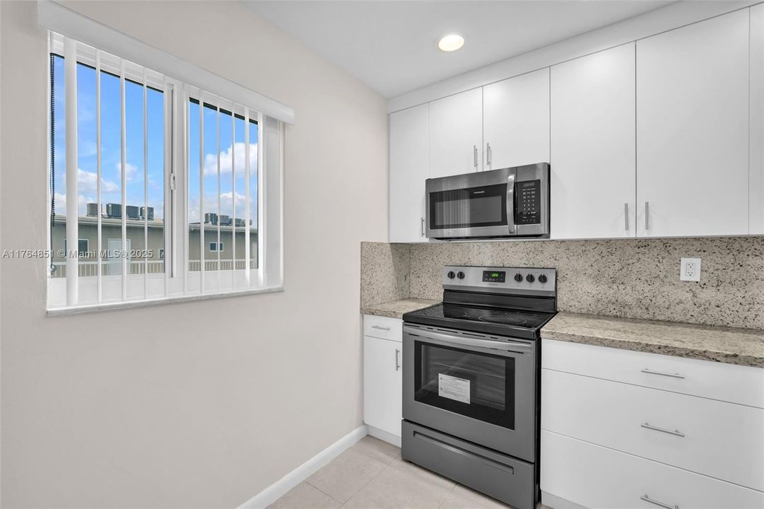 Recently Rented: $1,850 (1 beds, 1 baths, 712 Square Feet)