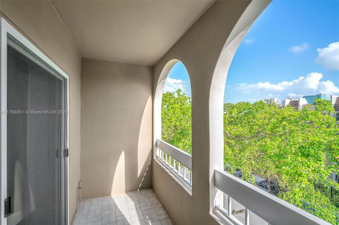 Recently Rented: $1,850 (1 beds, 1 baths, 712 Square Feet)