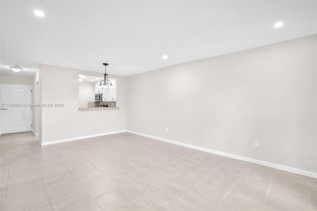 Recently Rented: $1,850 (1 beds, 1 baths, 712 Square Feet)