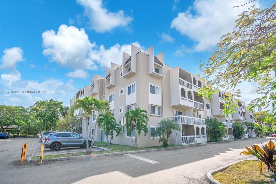 Recently Rented: $1,850 (1 beds, 1 baths, 712 Square Feet)