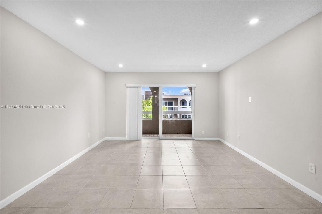 Recently Rented: $1,850 (1 beds, 1 baths, 712 Square Feet)