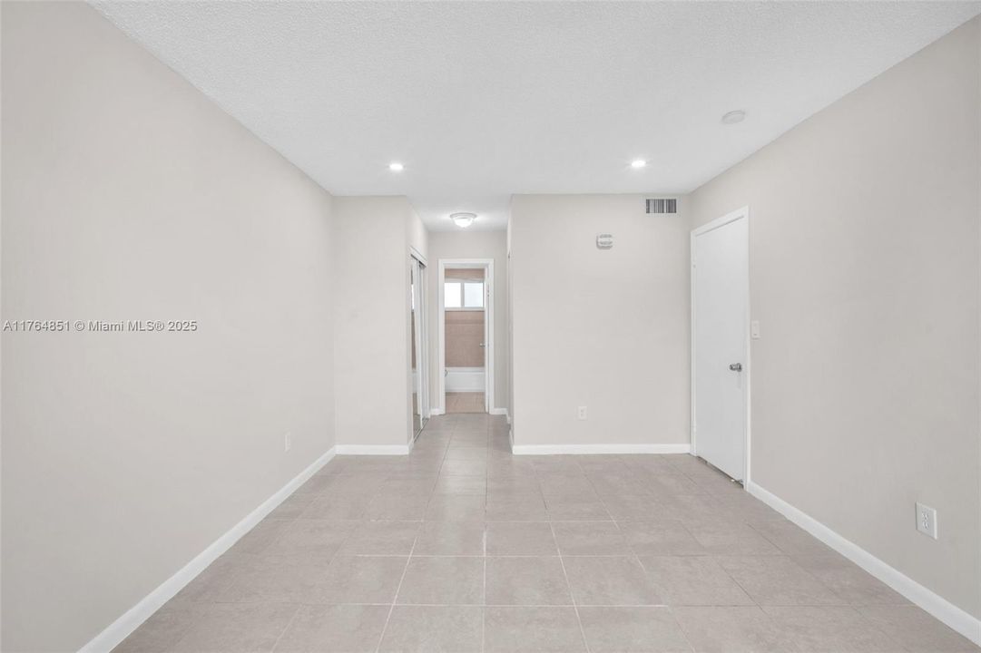 Recently Rented: $1,850 (1 beds, 1 baths, 712 Square Feet)