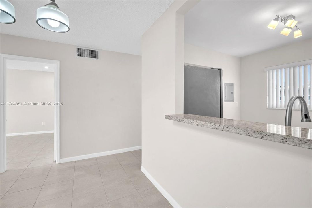 Recently Rented: $1,850 (1 beds, 1 baths, 712 Square Feet)