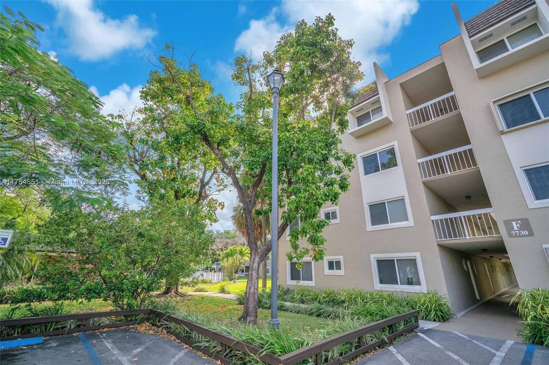 Recently Rented: $1,850 (1 beds, 1 baths, 712 Square Feet)