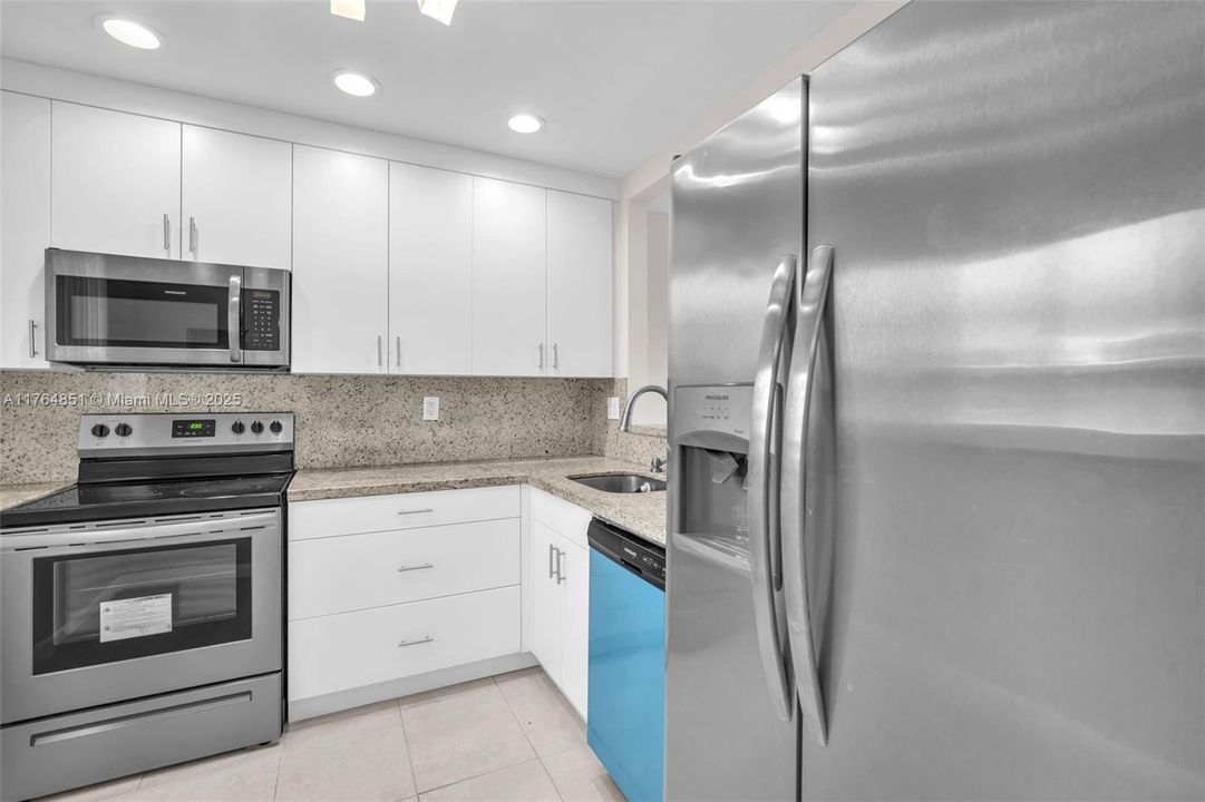 Recently Rented: $1,850 (1 beds, 1 baths, 712 Square Feet)