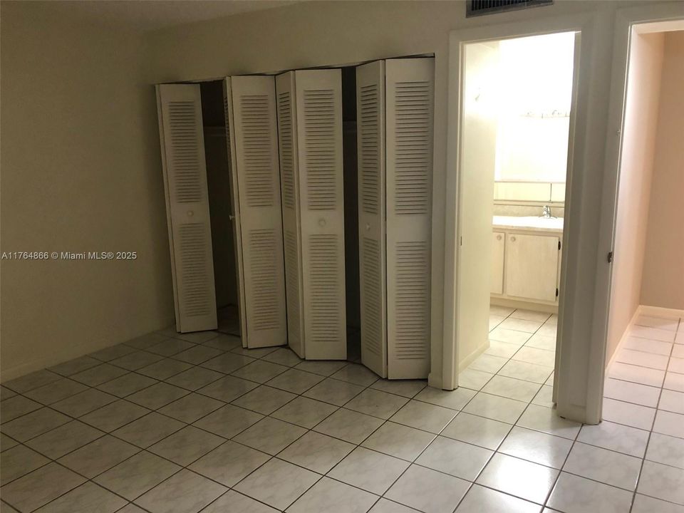 最近租的: $1,950 (1 贝兹, 1 浴室, 725 平方英尺)