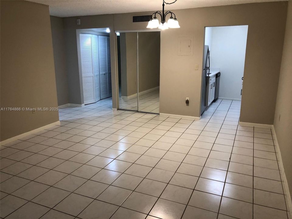 最近租的: $1,950 (1 贝兹, 1 浴室, 725 平方英尺)