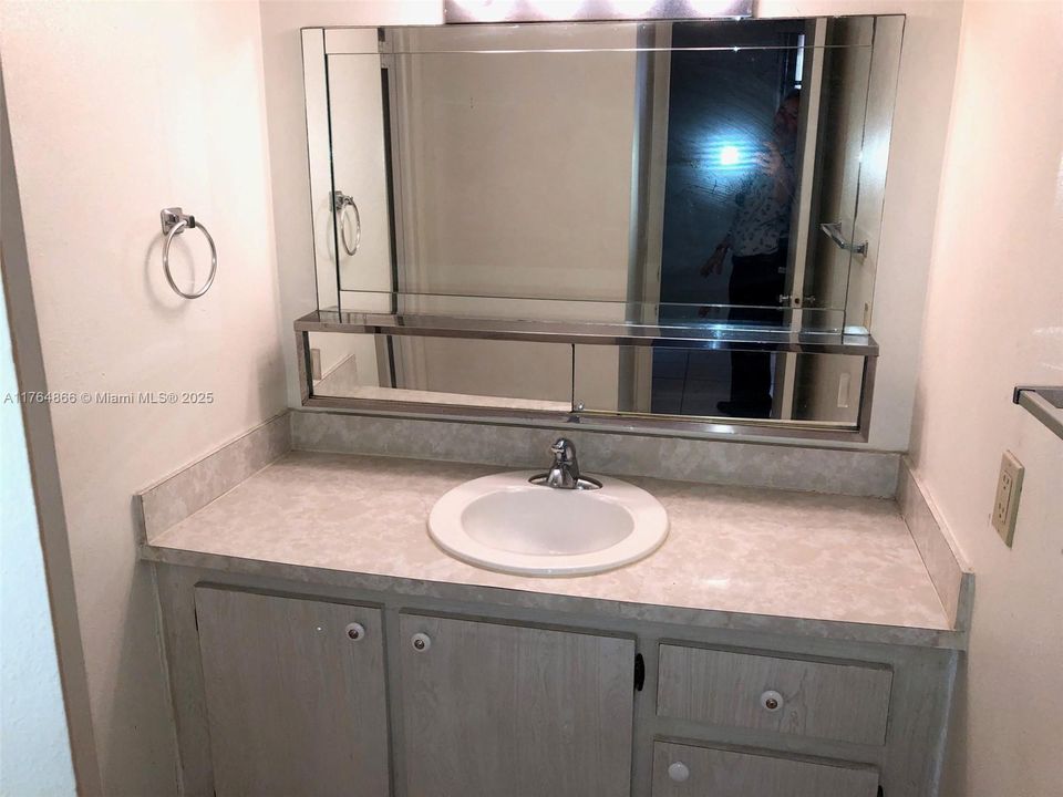 最近租的: $1,950 (1 贝兹, 1 浴室, 725 平方英尺)