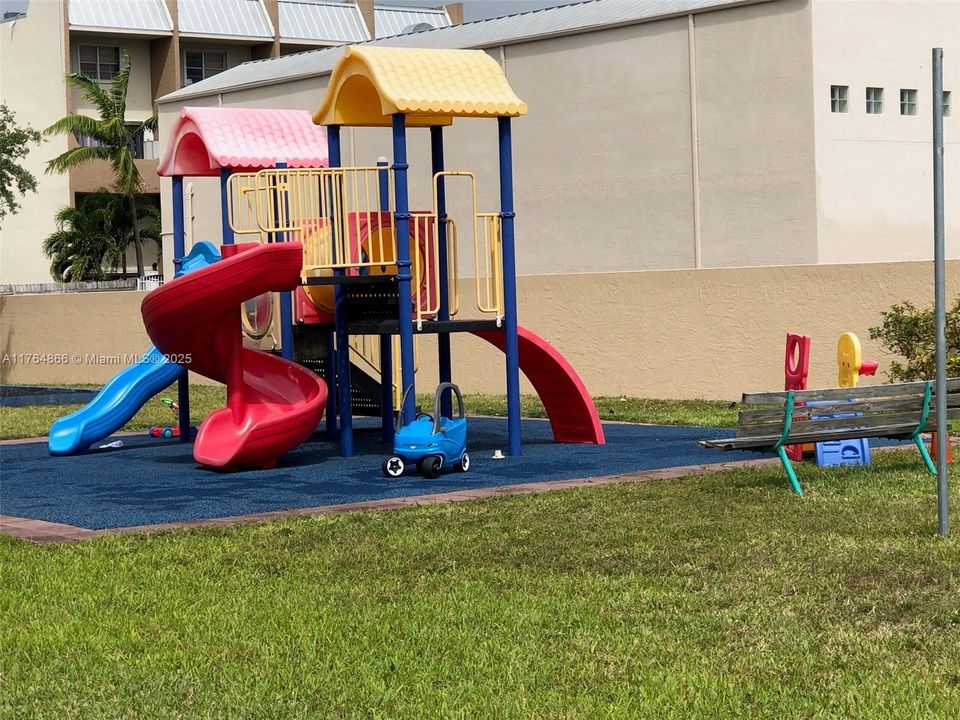 最近租的: $1,950 (1 贝兹, 1 浴室, 725 平方英尺)