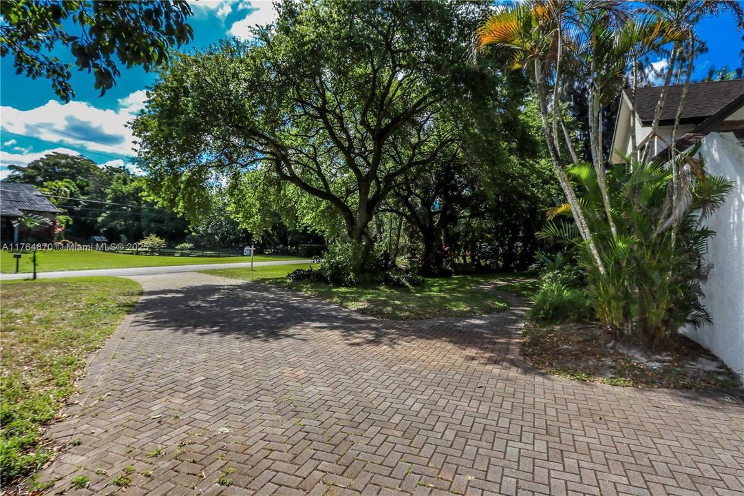 Vendido Recientemente: $1,199,000 (5 camas, 4 baños, 4247 Pies cuadrados)