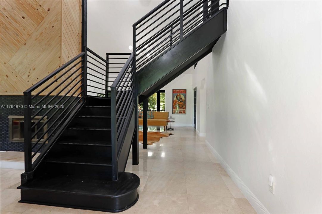 Vendido Recientemente: $1,199,000 (5 camas, 4 baños, 4247 Pies cuadrados)