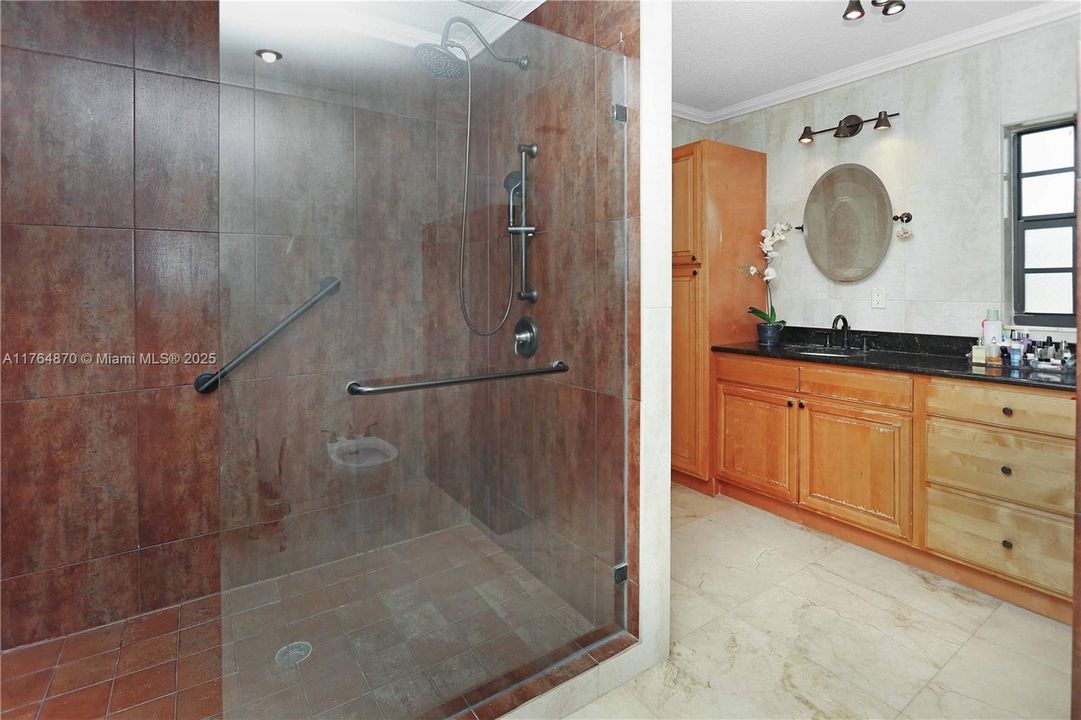 Vendido Recientemente: $1,199,000 (5 camas, 4 baños, 4247 Pies cuadrados)