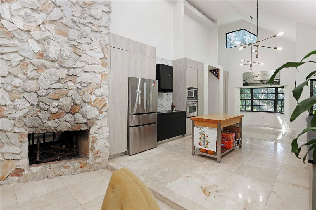 Vendido Recientemente: $1,199,000 (5 camas, 4 baños, 4247 Pies cuadrados)