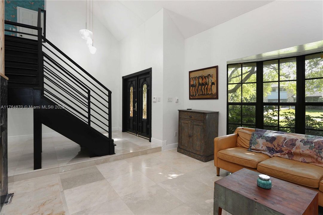 Vendido Recientemente: $1,199,000 (5 camas, 4 baños, 4247 Pies cuadrados)