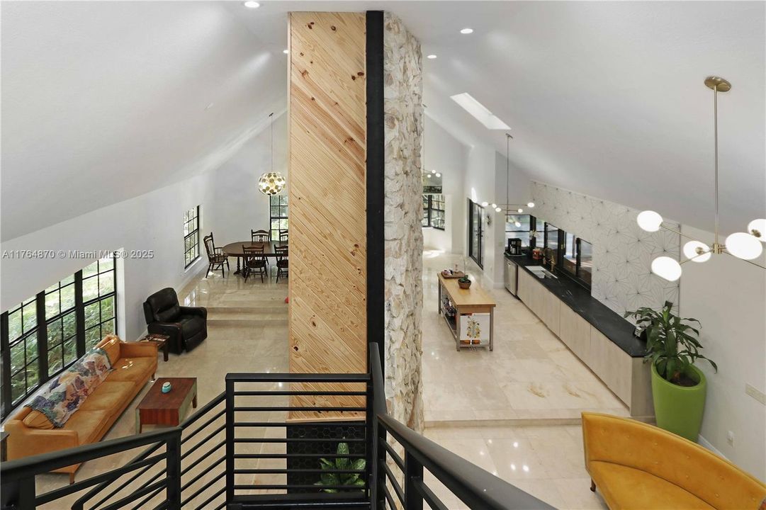 Vendido Recientemente: $1,199,000 (5 camas, 4 baños, 4247 Pies cuadrados)