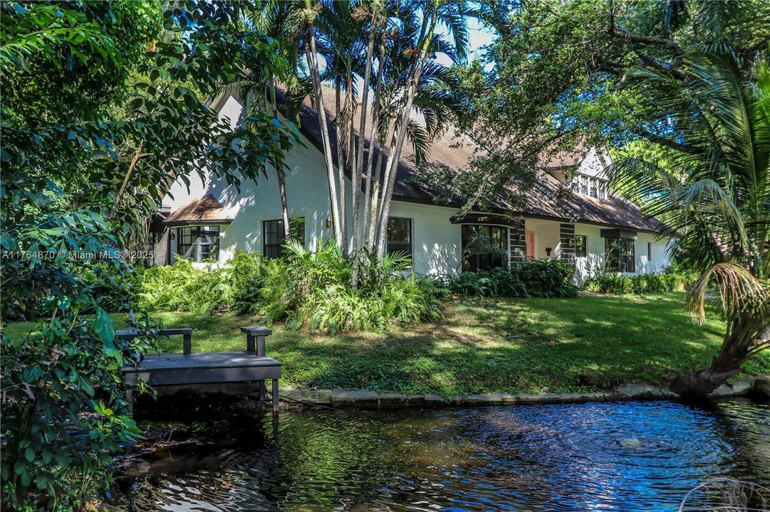 Vendido Recientemente: $1,199,000 (5 camas, 4 baños, 4247 Pies cuadrados)