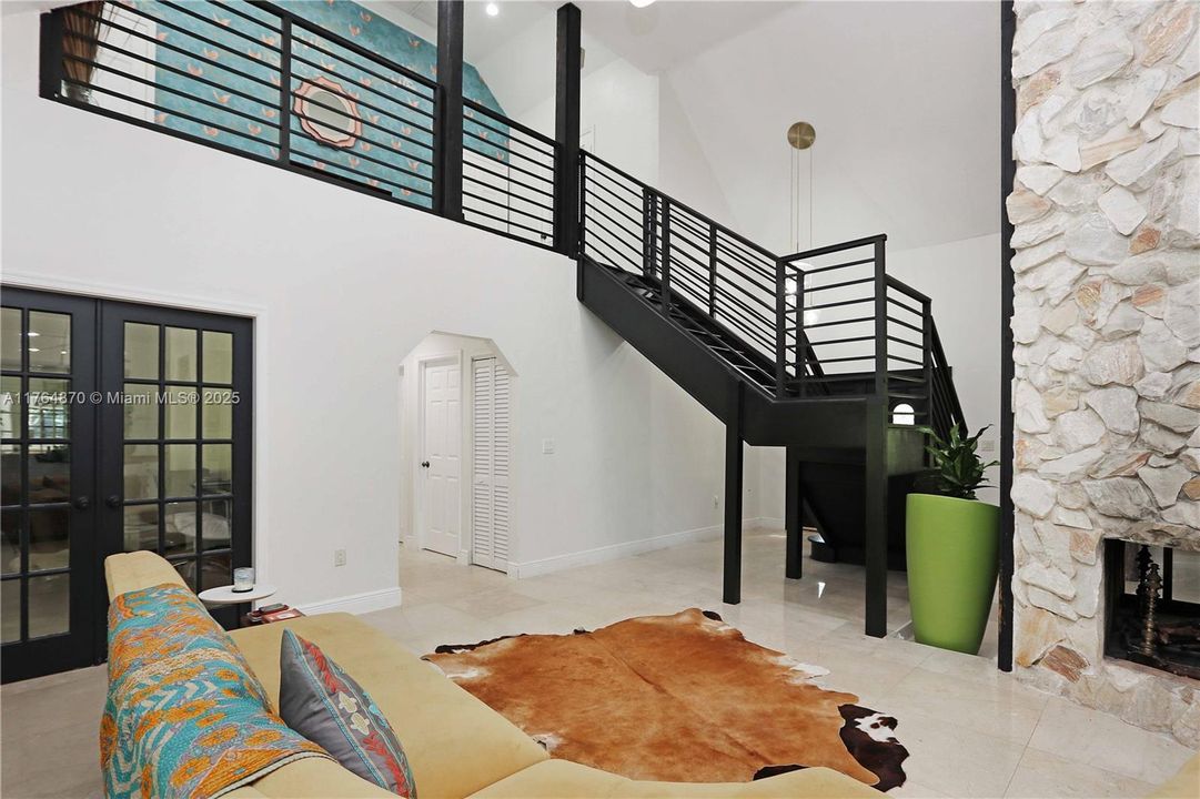 Vendido Recientemente: $1,199,000 (5 camas, 4 baños, 4247 Pies cuadrados)