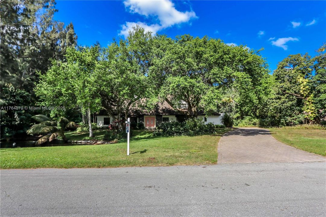 Vendido Recientemente: $1,199,000 (5 camas, 4 baños, 4247 Pies cuadrados)