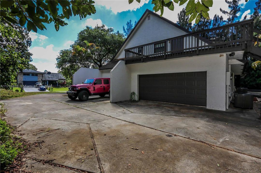 Vendido Recientemente: $1,199,000 (5 camas, 4 baños, 4247 Pies cuadrados)