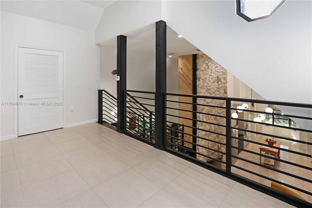 Vendido Recientemente: $1,199,000 (5 camas, 4 baños, 4247 Pies cuadrados)