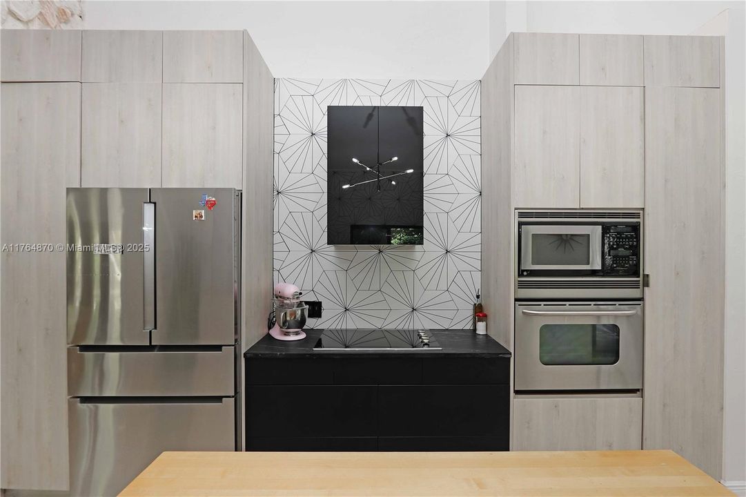 Vendido Recientemente: $1,199,000 (5 camas, 4 baños, 4247 Pies cuadrados)