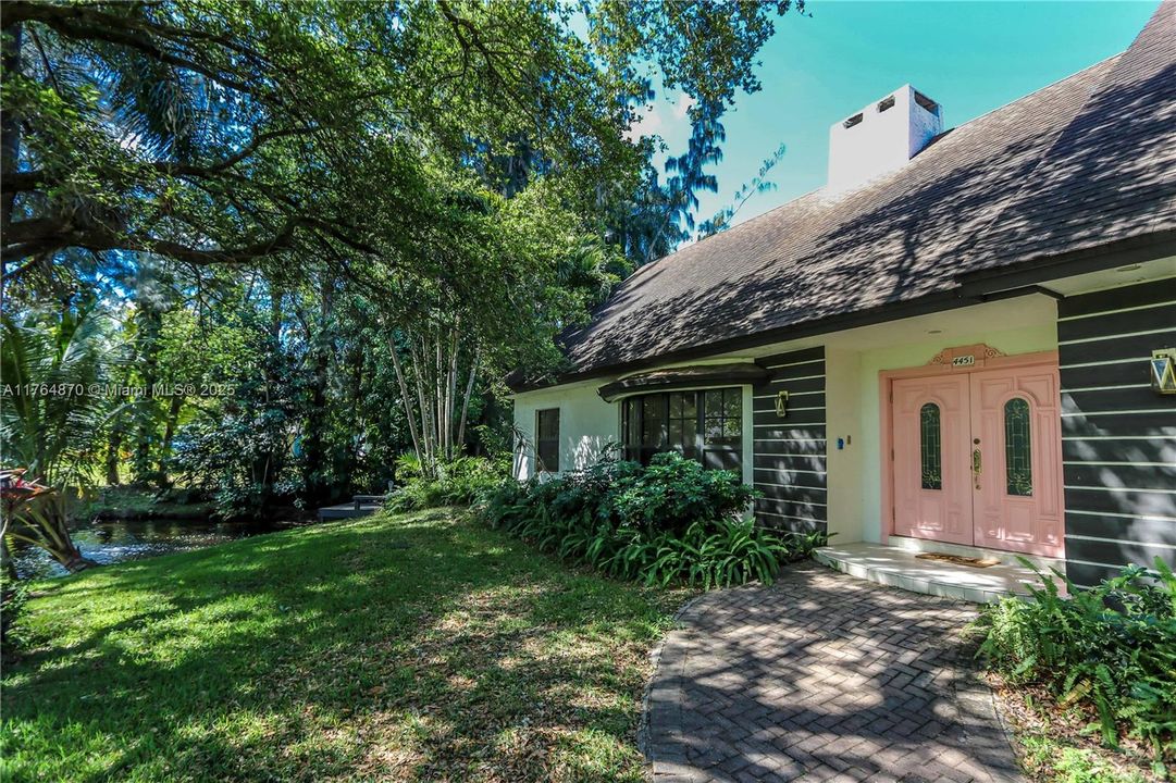 Vendido Recientemente: $1,199,000 (5 camas, 4 baños, 4247 Pies cuadrados)