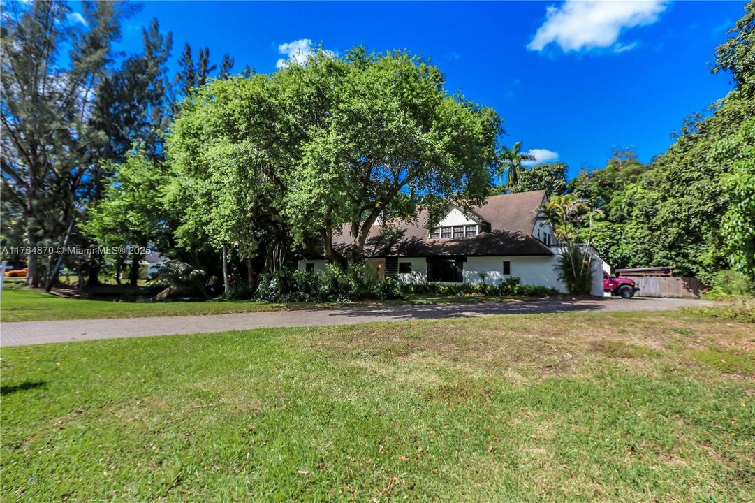 Vendido Recientemente: $1,199,000 (5 camas, 4 baños, 4247 Pies cuadrados)