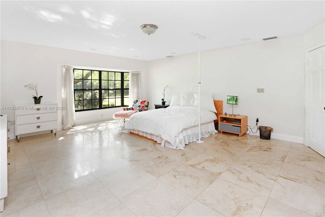 Vendido Recientemente: $1,199,000 (5 camas, 4 baños, 4247 Pies cuadrados)