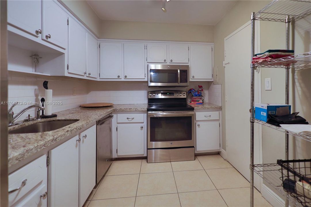 最近售出: $465,000 (1 贝兹, 2 浴室, 918 平方英尺)